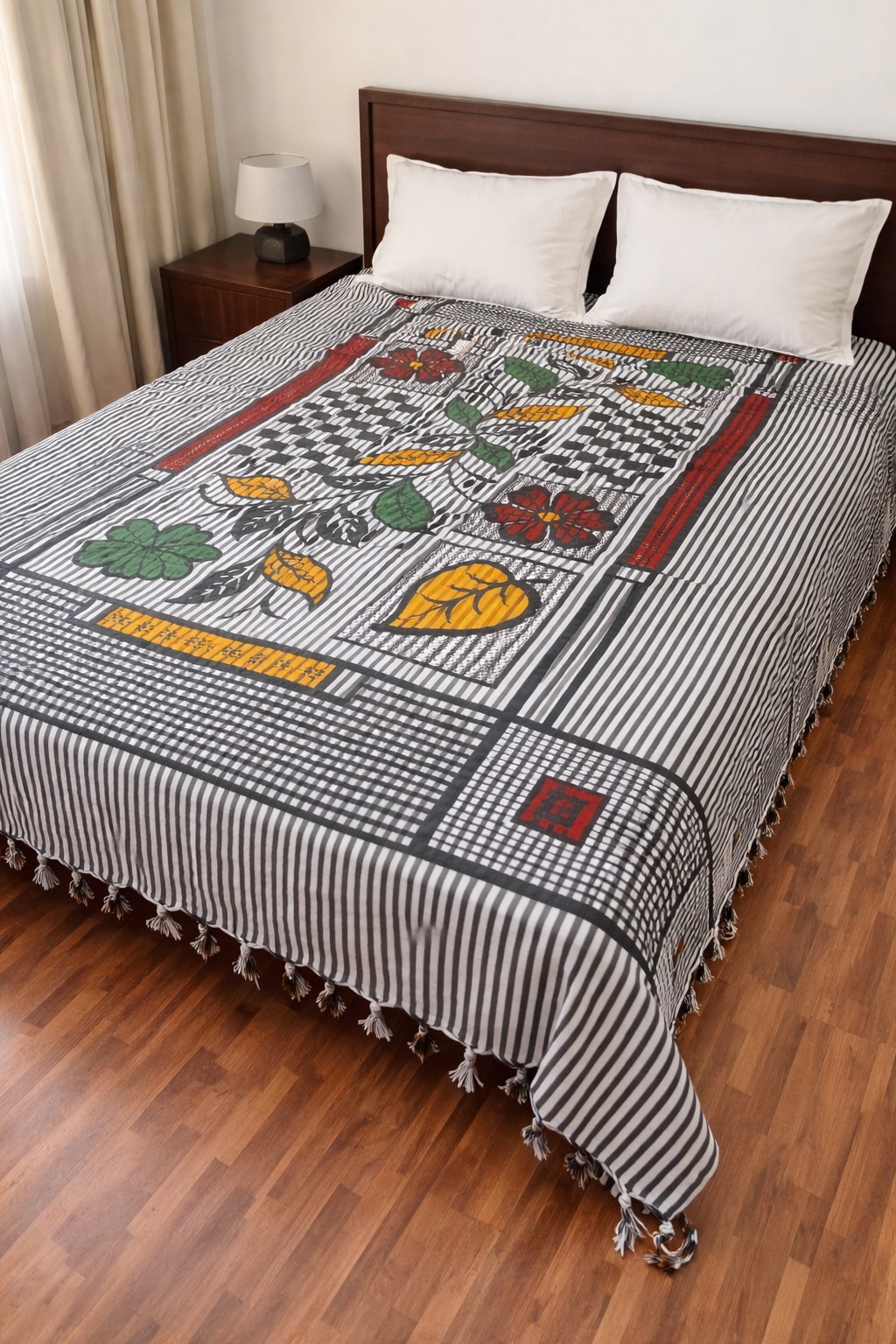 BLACK & WHITE HANDLOOM PRINTED CHADAR